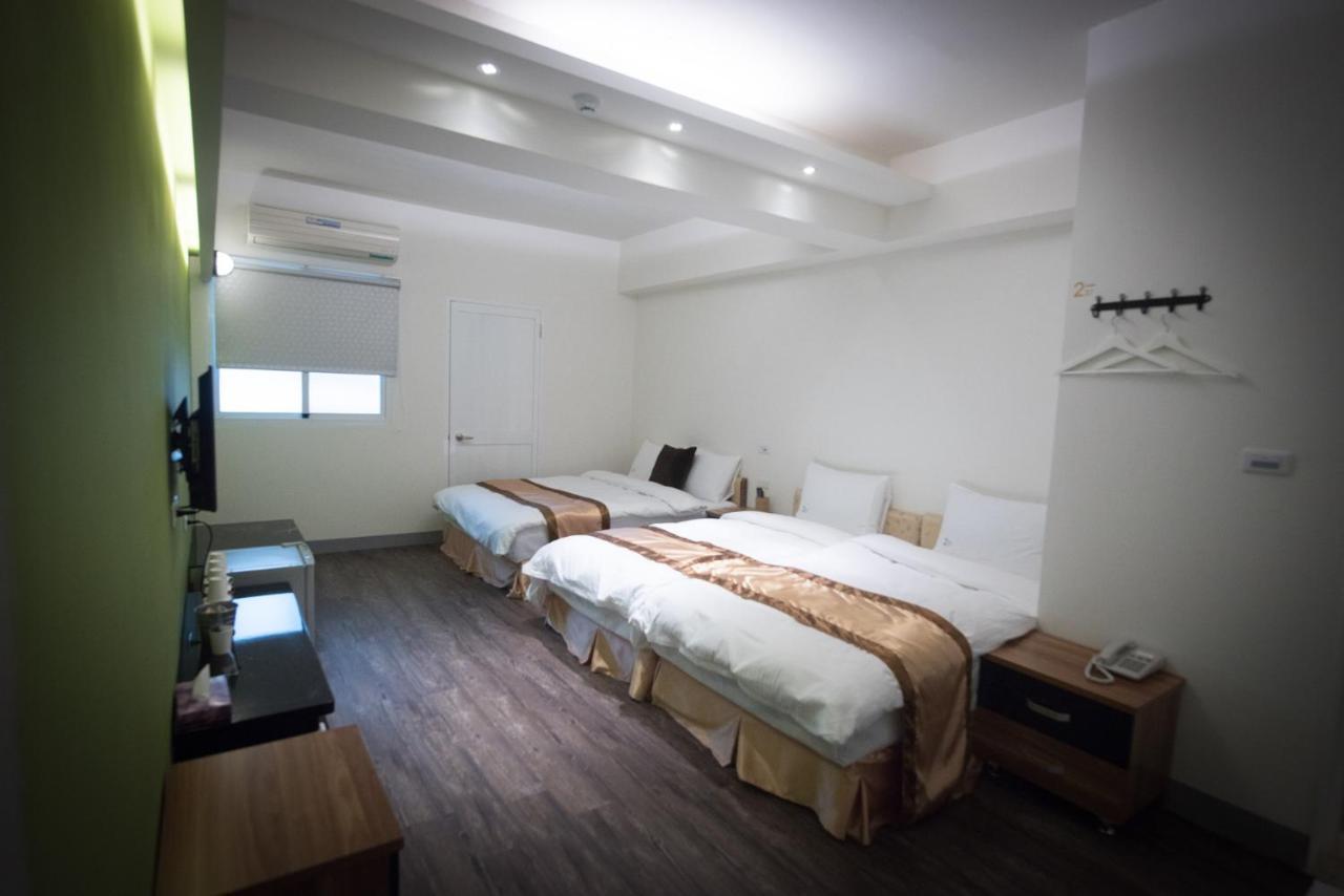 237 Hotel Kaohsiung Bagian luar foto